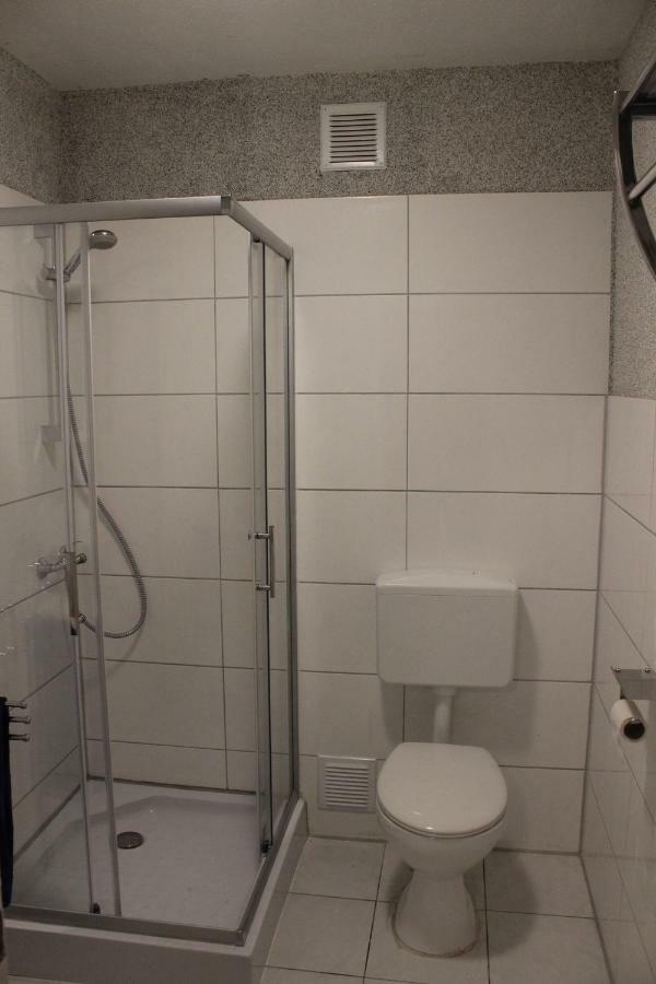 Zimmer Sucht Bewohner ドゥイスブルグ エクステリア 写真