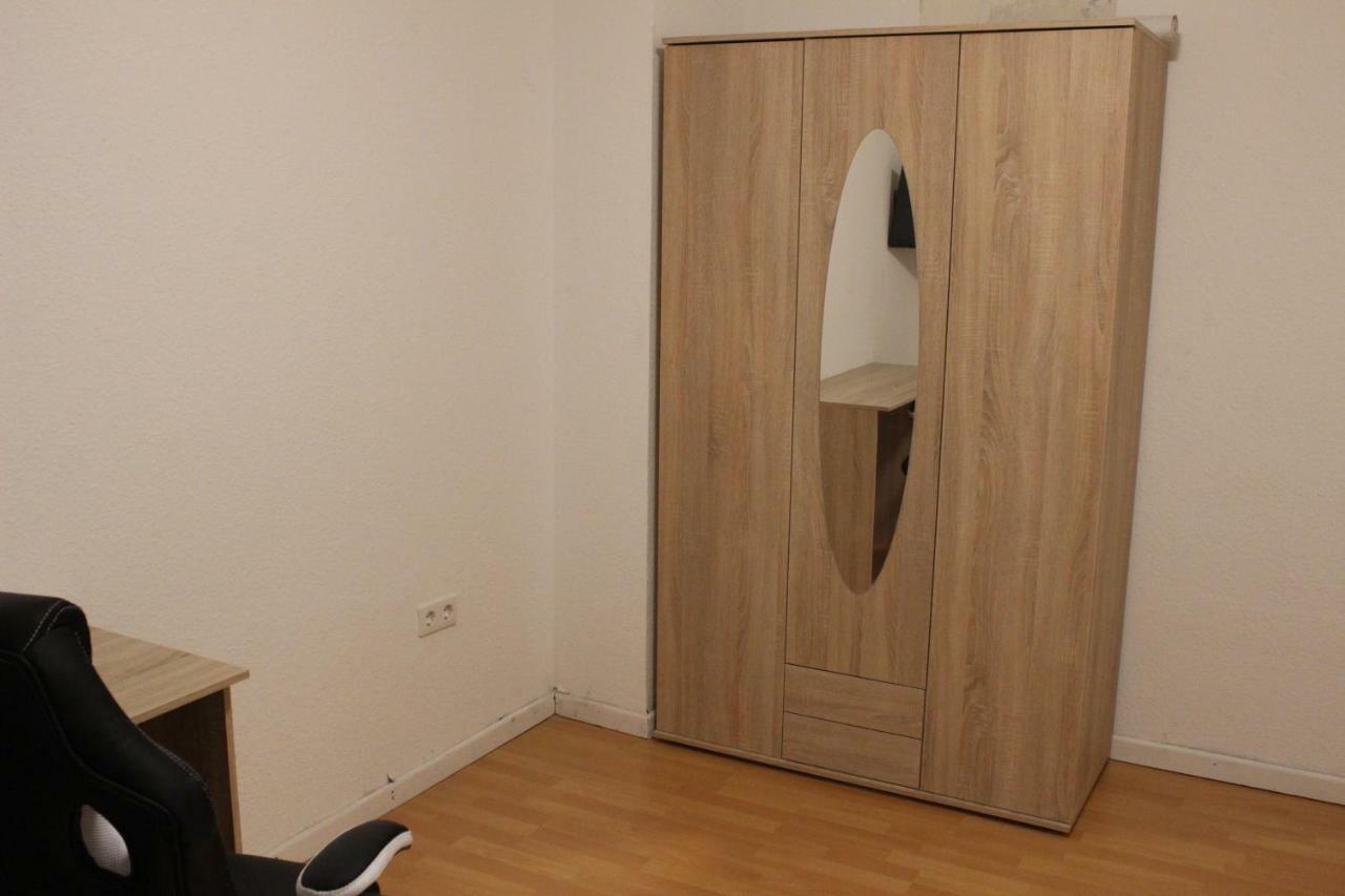 Zimmer Sucht Bewohner ドゥイスブルグ エクステリア 写真