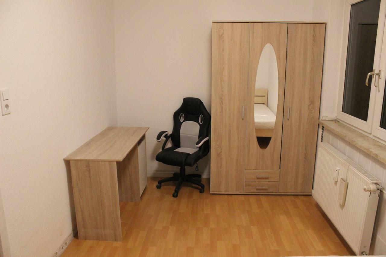 Zimmer Sucht Bewohner ドゥイスブルグ エクステリア 写真